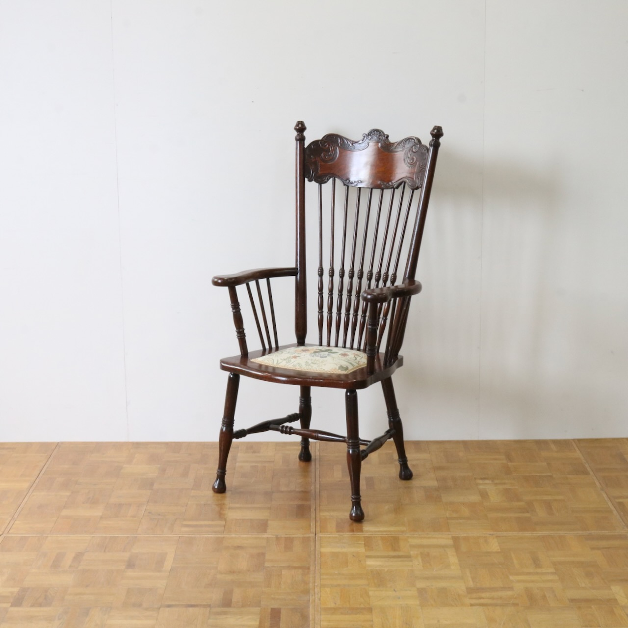 アームチェアー