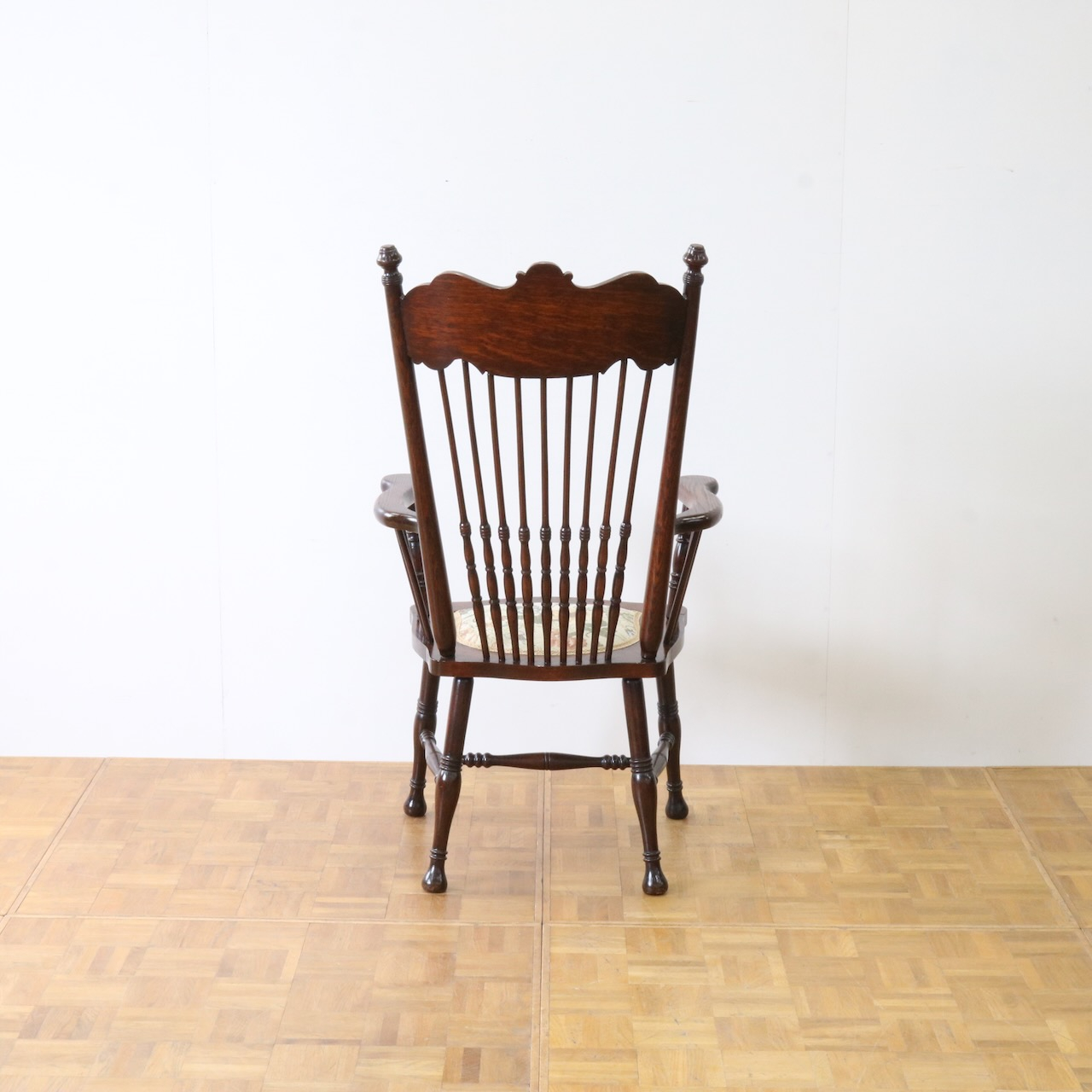 アームチェアー