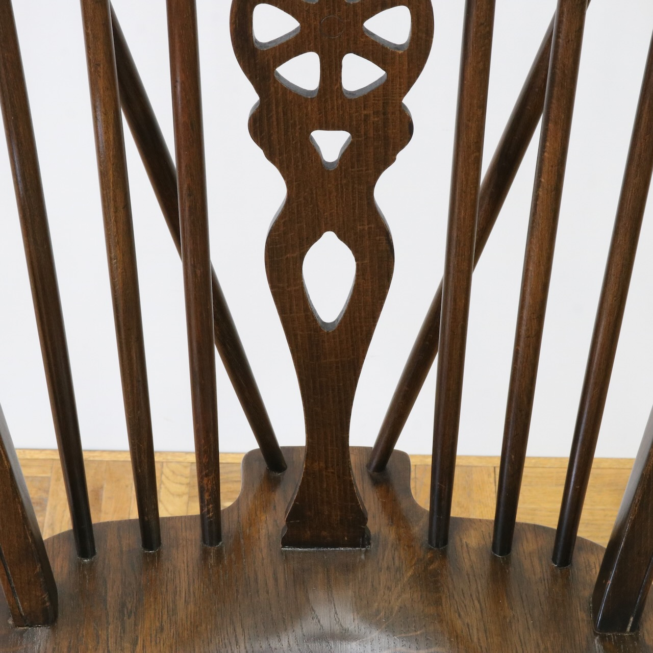 アームチェアー