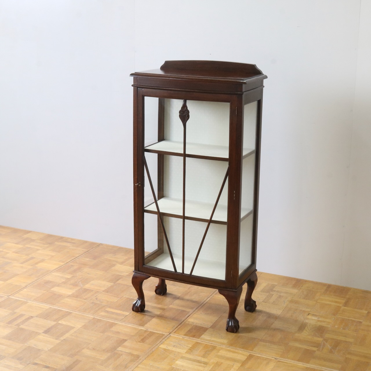 グラスキャビネット