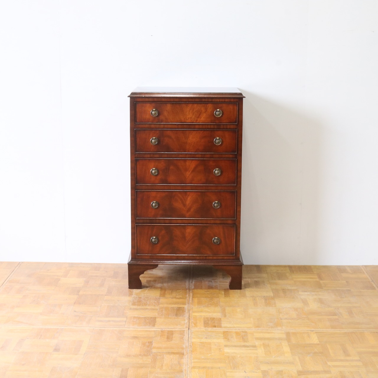 ベッドサイドチェスト