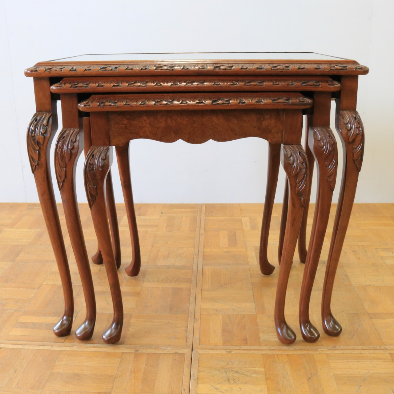 ネストテーブル