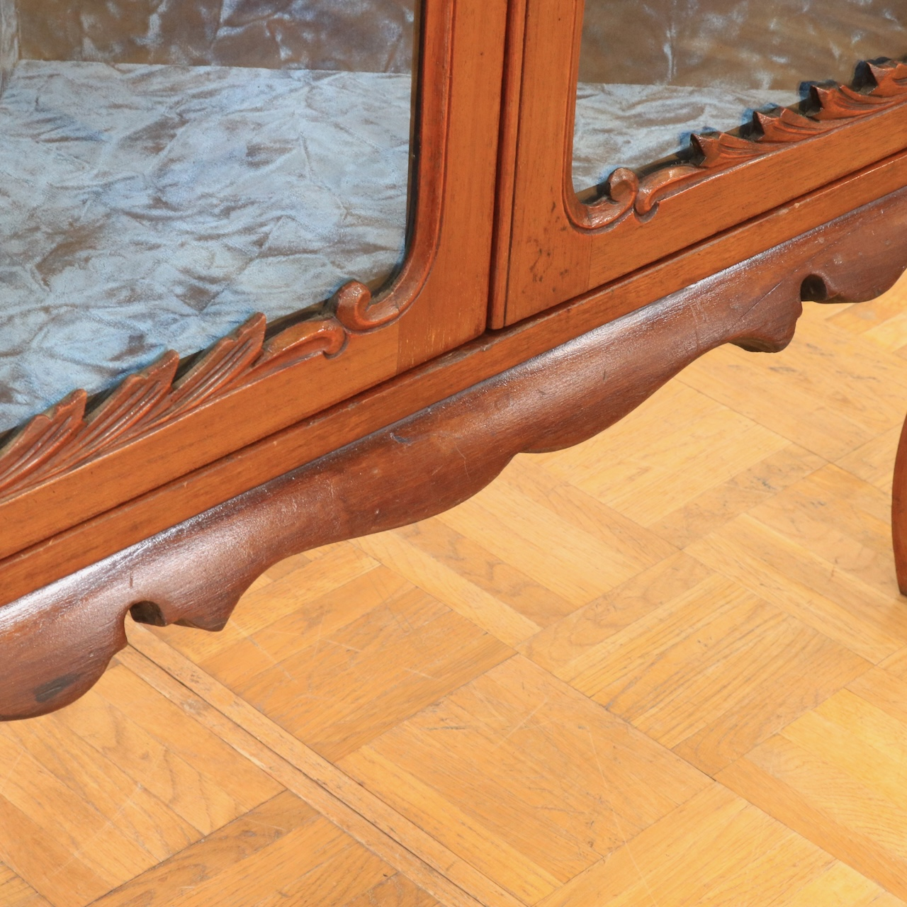 コーナーキャビネット