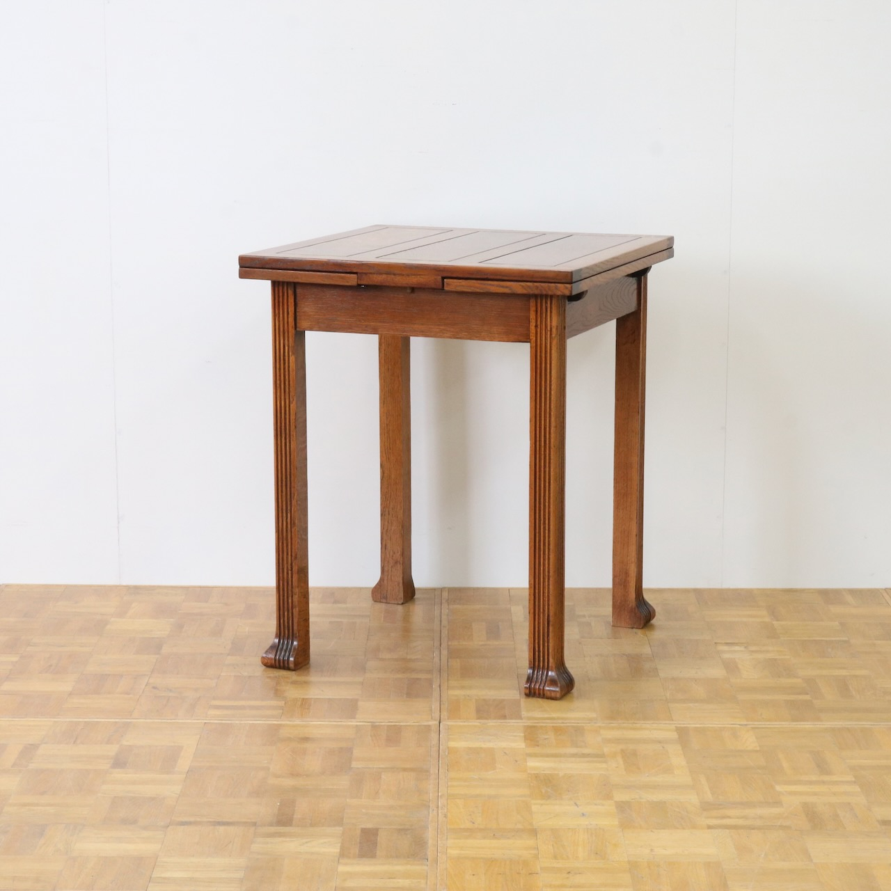 ドローリーフテーブル