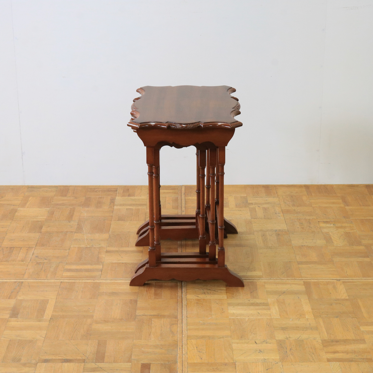 ネストテーブル