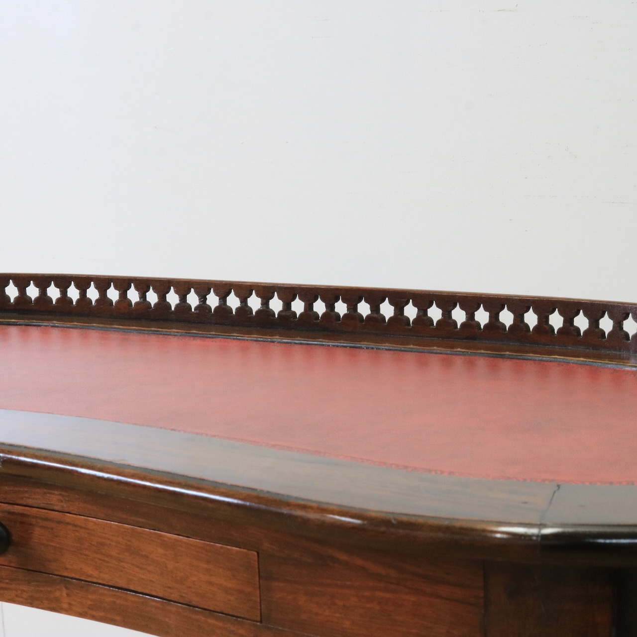 ライティングテーブル