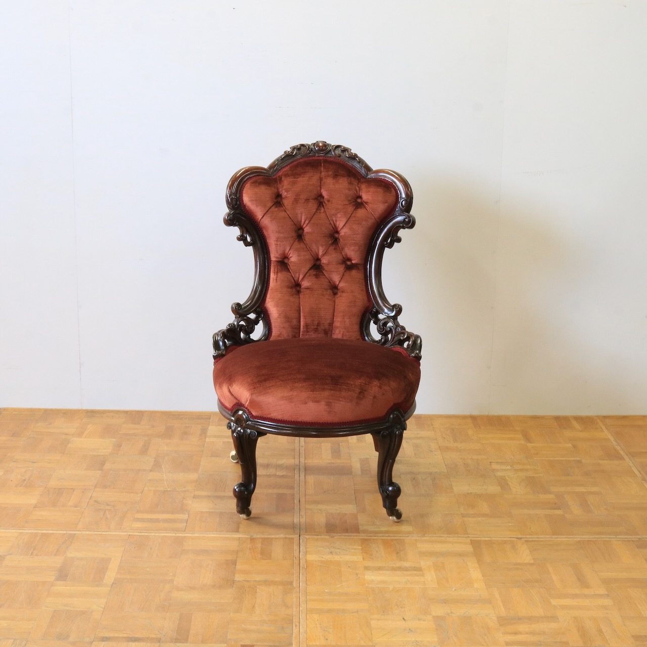 ナーシングチェアー