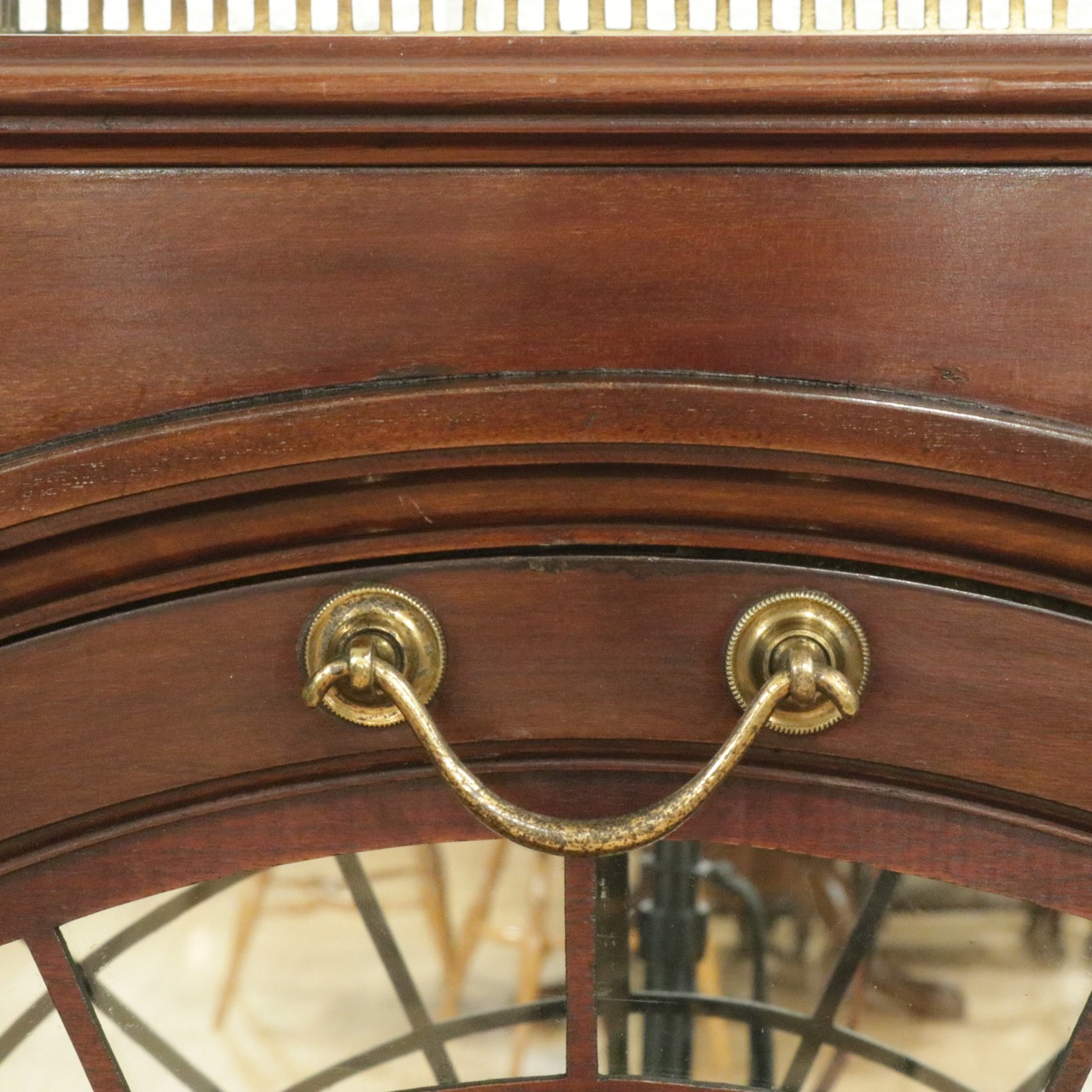 グラスキャビネット