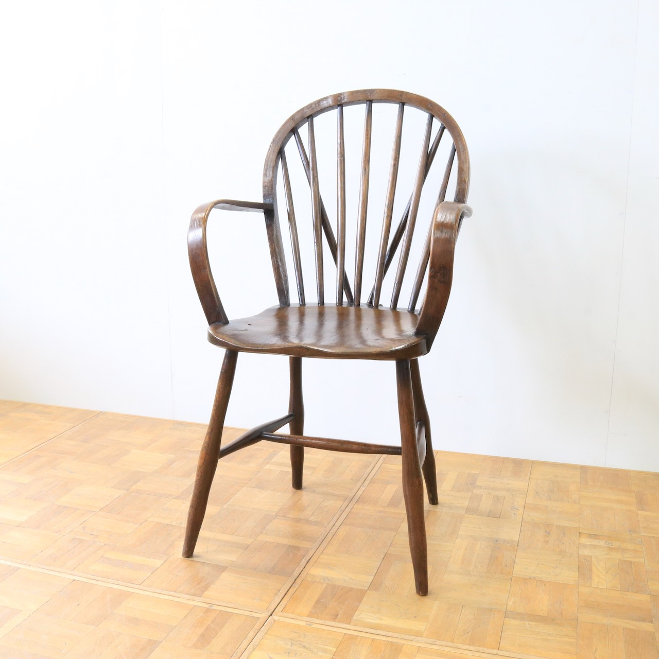 アームチェアー