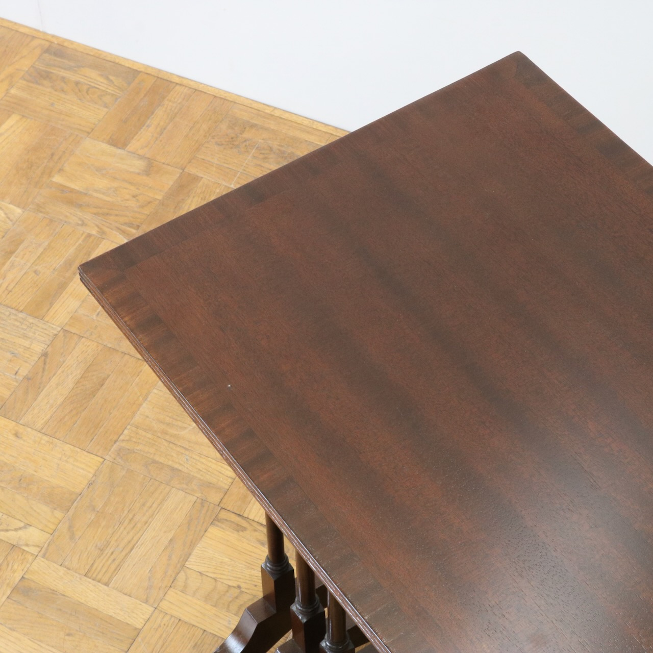 ネストテーブル