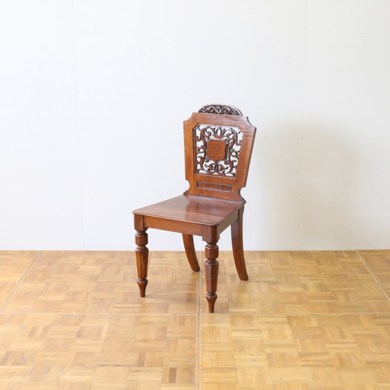 ホールチェアー