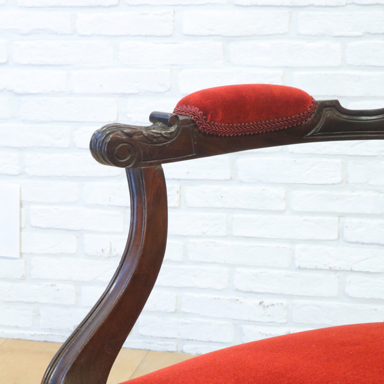 アームチェアー