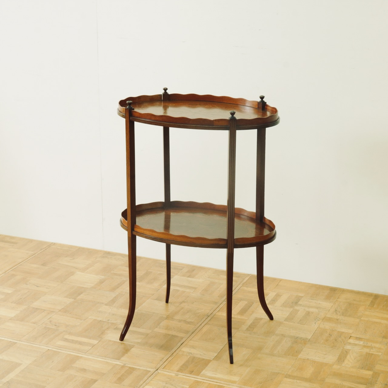 サイドテーブル