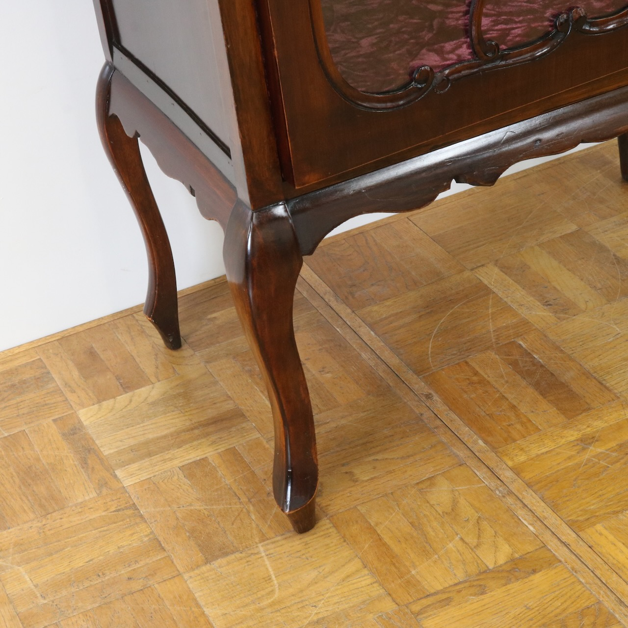 グラスキャビネット