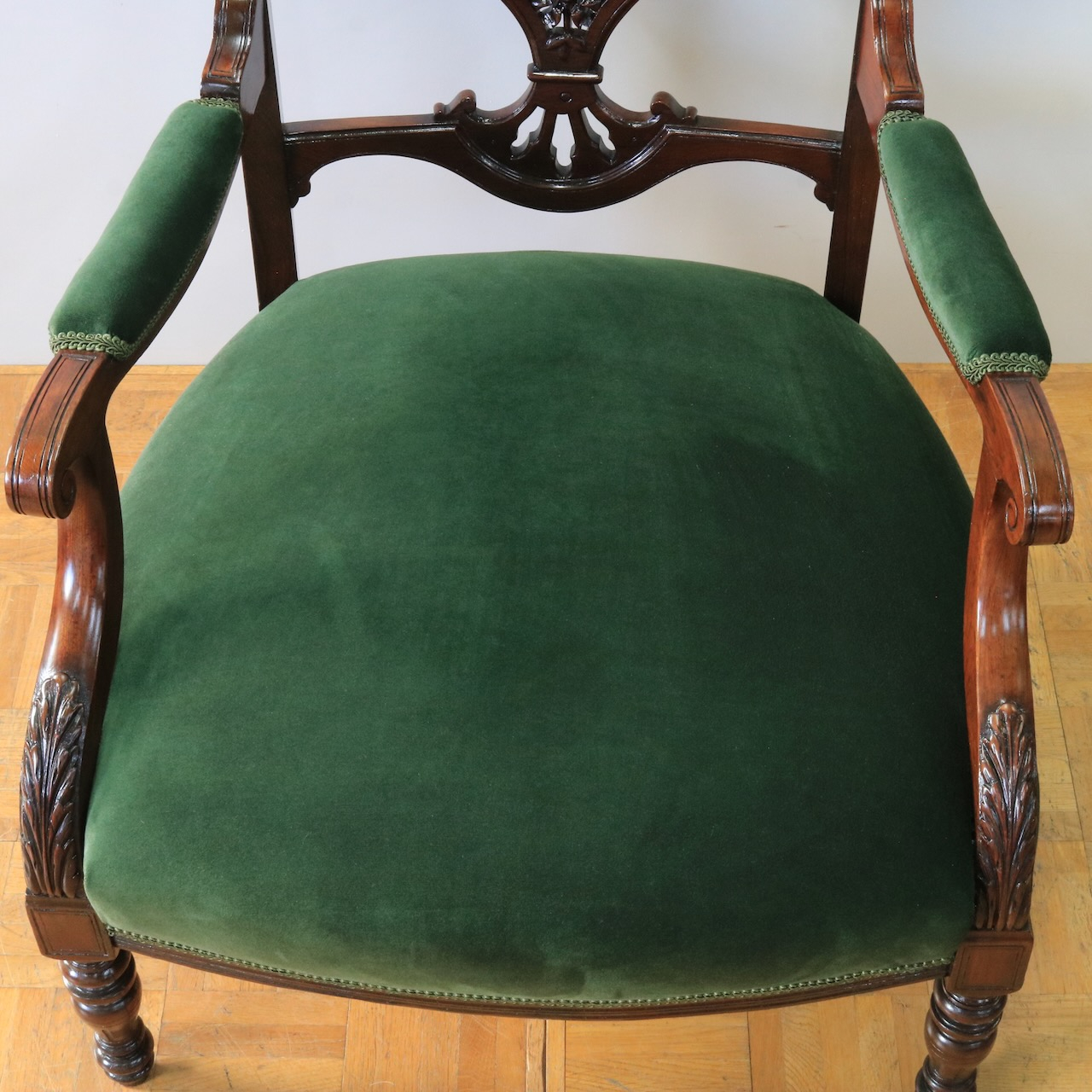 ナーシングチェアー