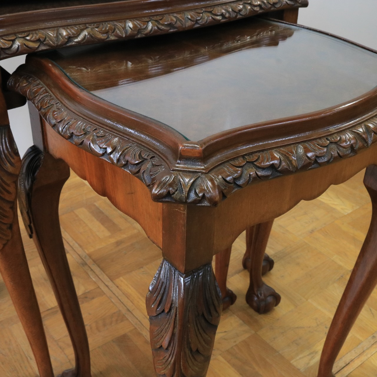 ネストテーブル