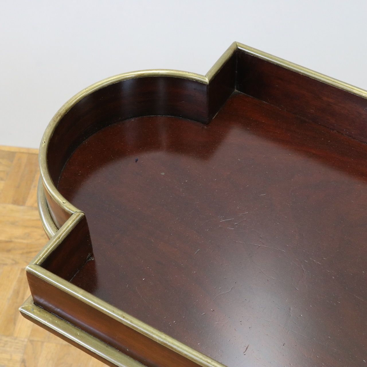 サイドテーブル