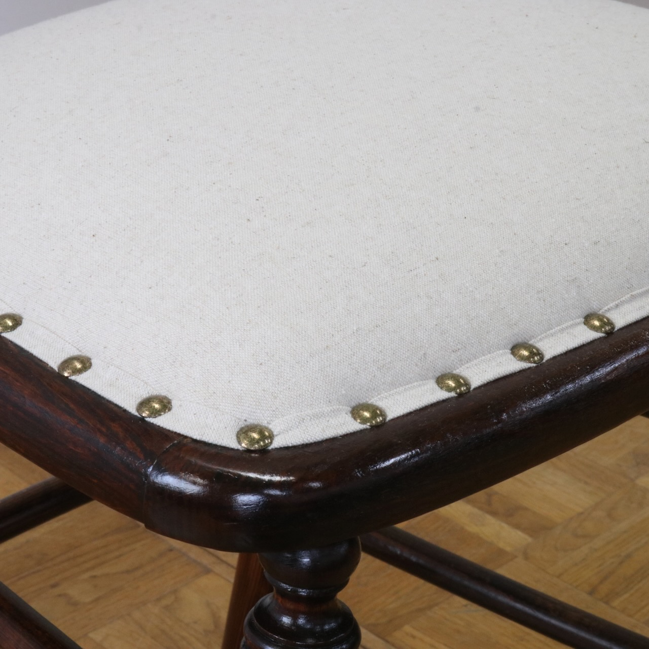 サイドチェアー