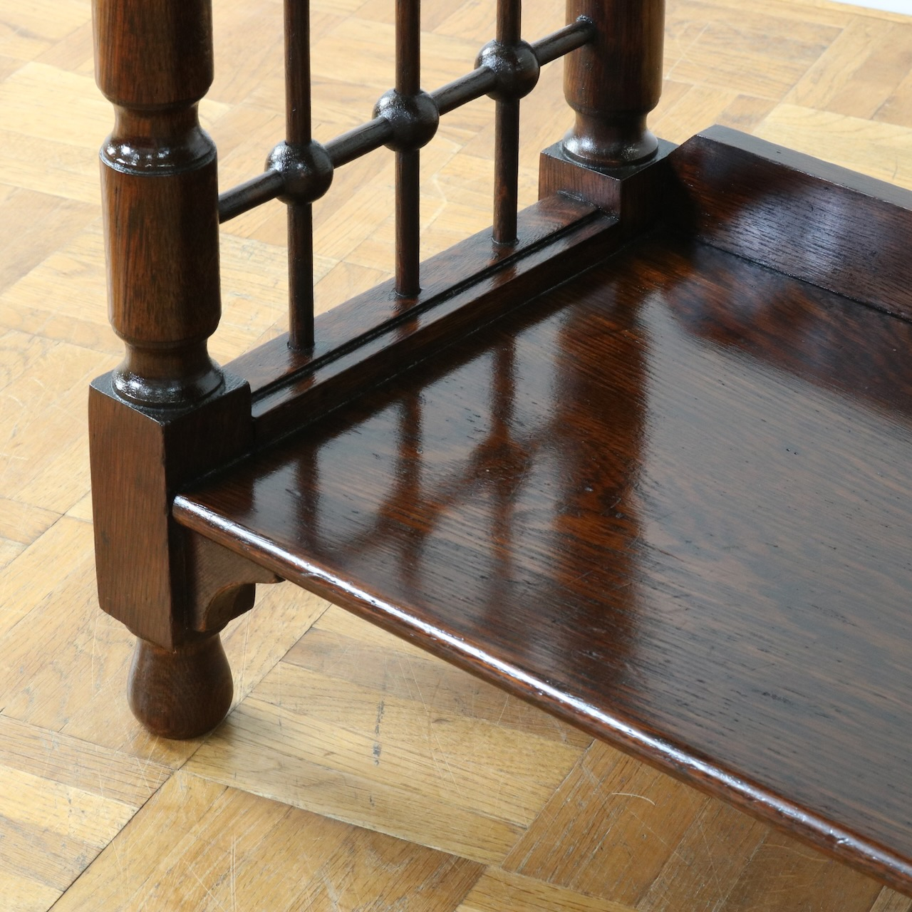 サイドテーブル