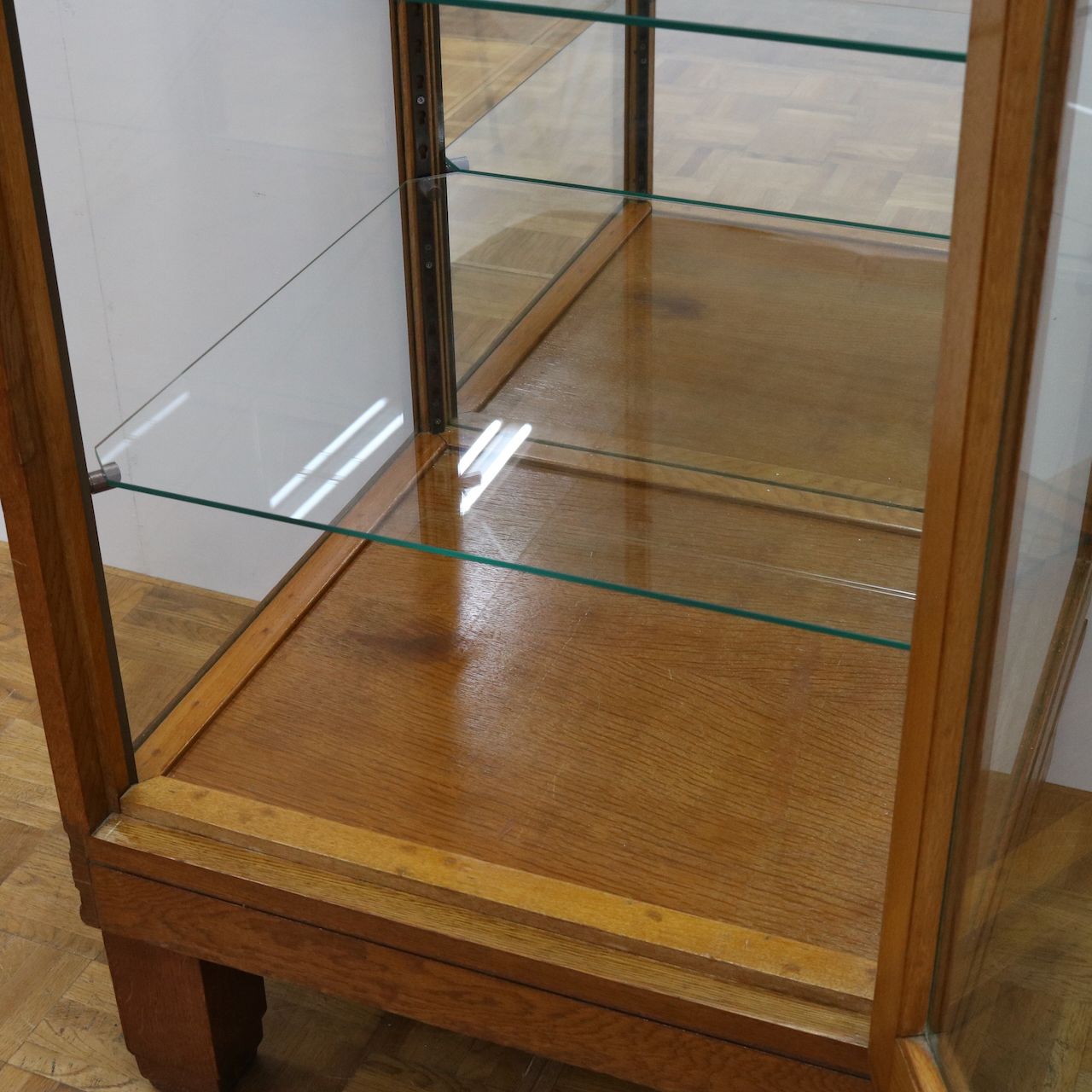 ショップキャビネット