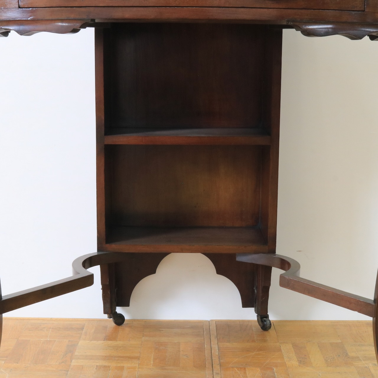 ドレッシングテーブル