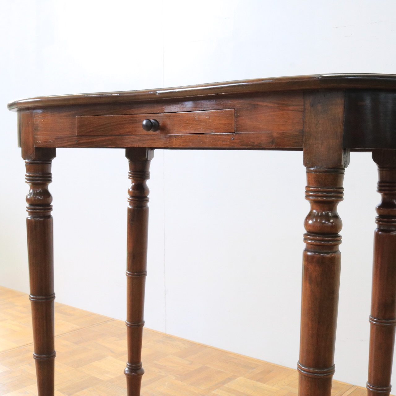 ライティングテーブル