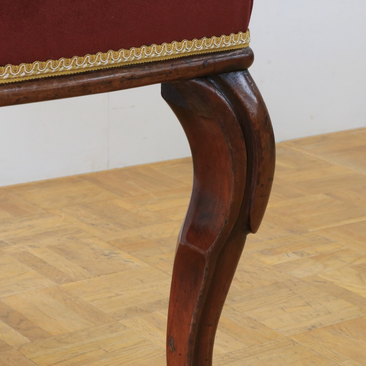 バルーンバックチェアー