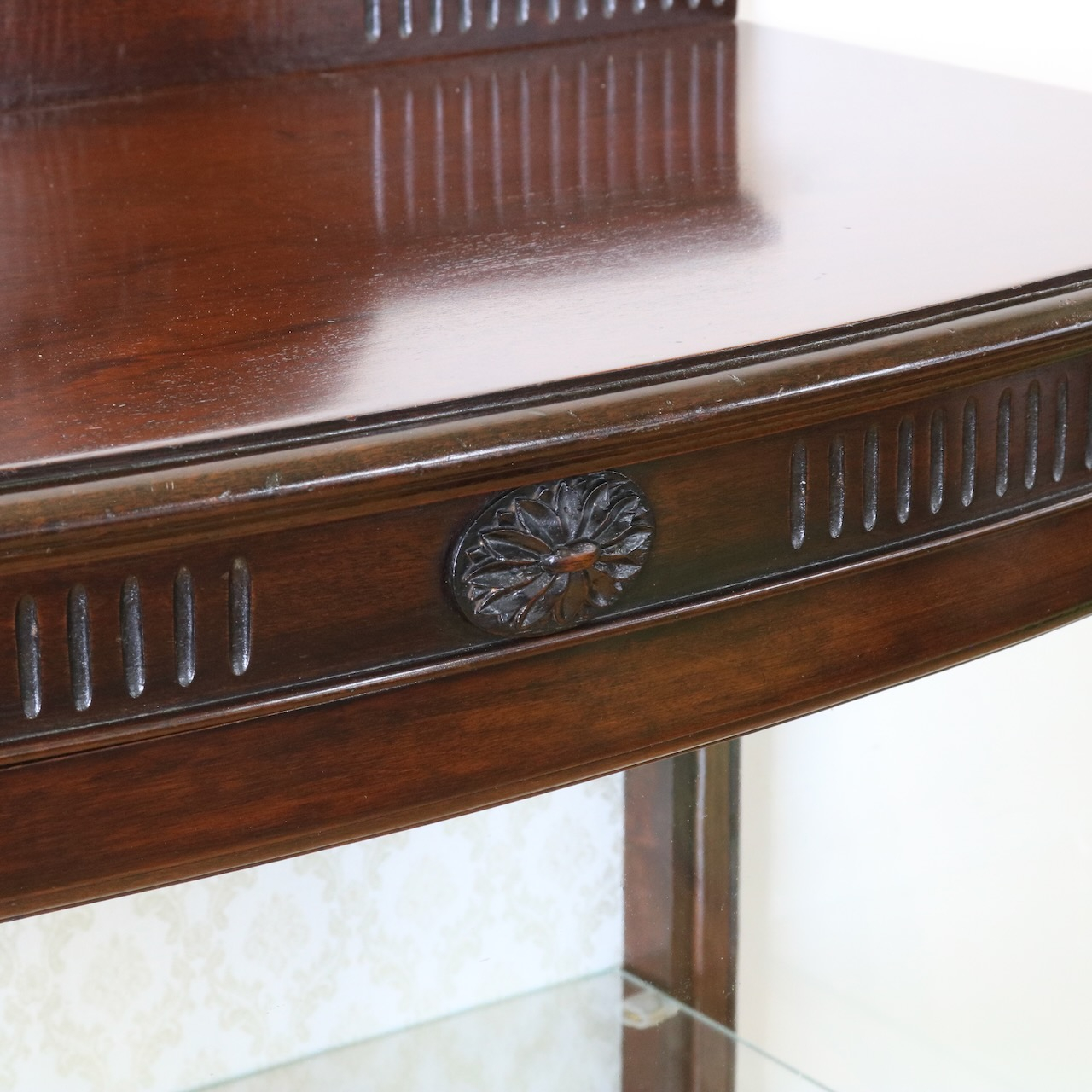 グラスキャビネット