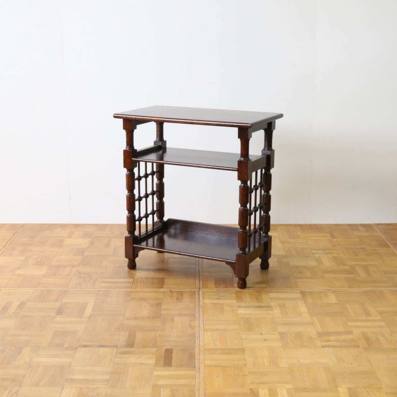 サイドテーブル