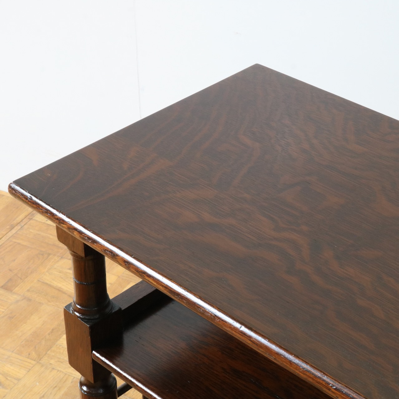 サイドテーブル