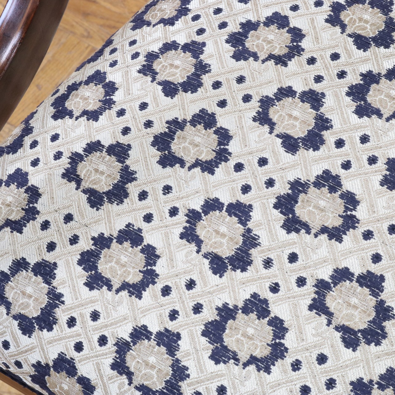 アームチェアー