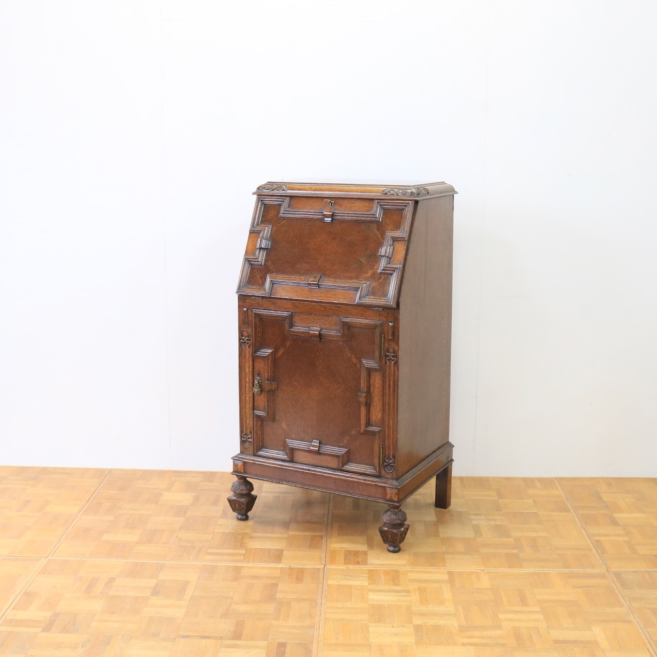 カクテルキャビネット