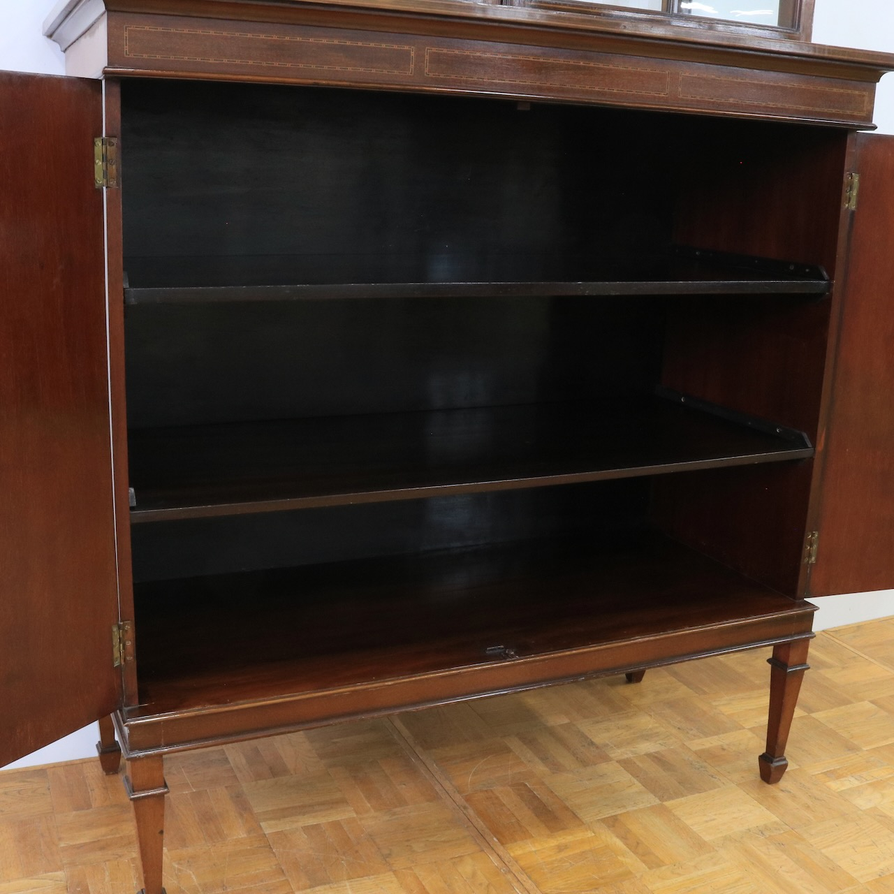 グラスキャビネット