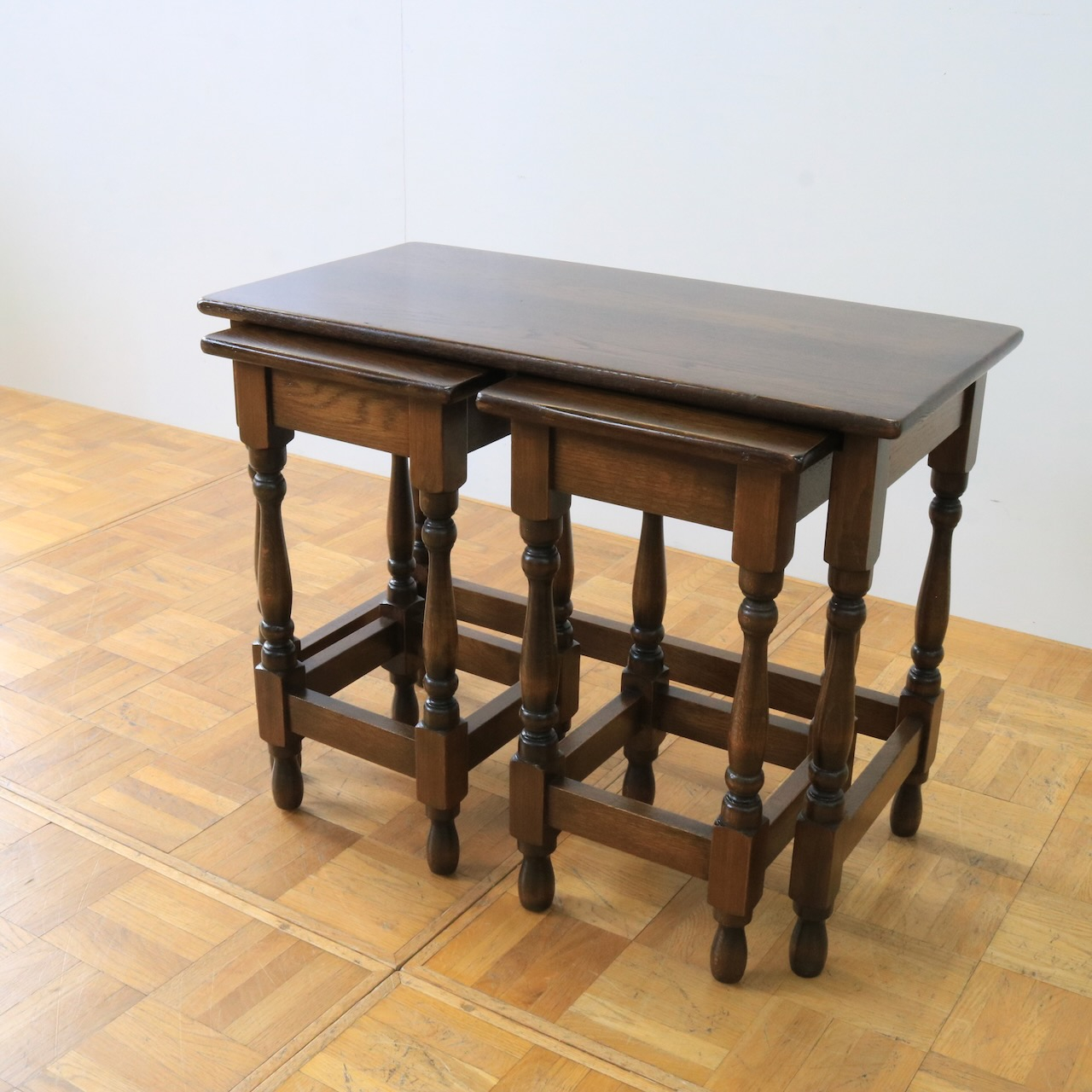 ネストテーブル