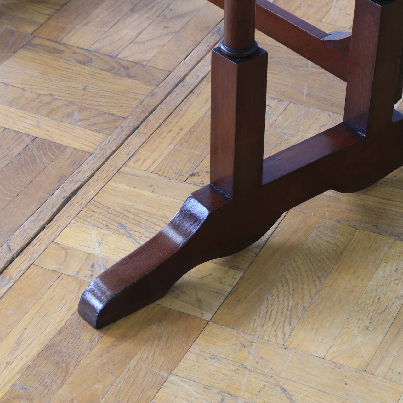 ネストテーブル