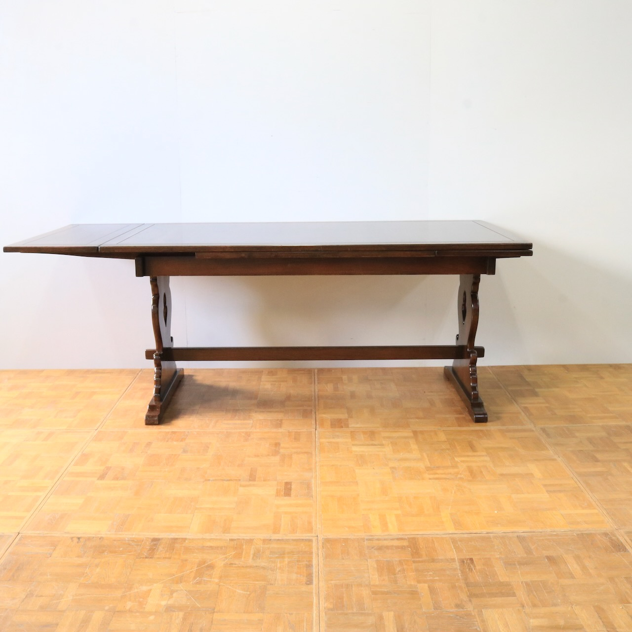 ドローリーフテーブル