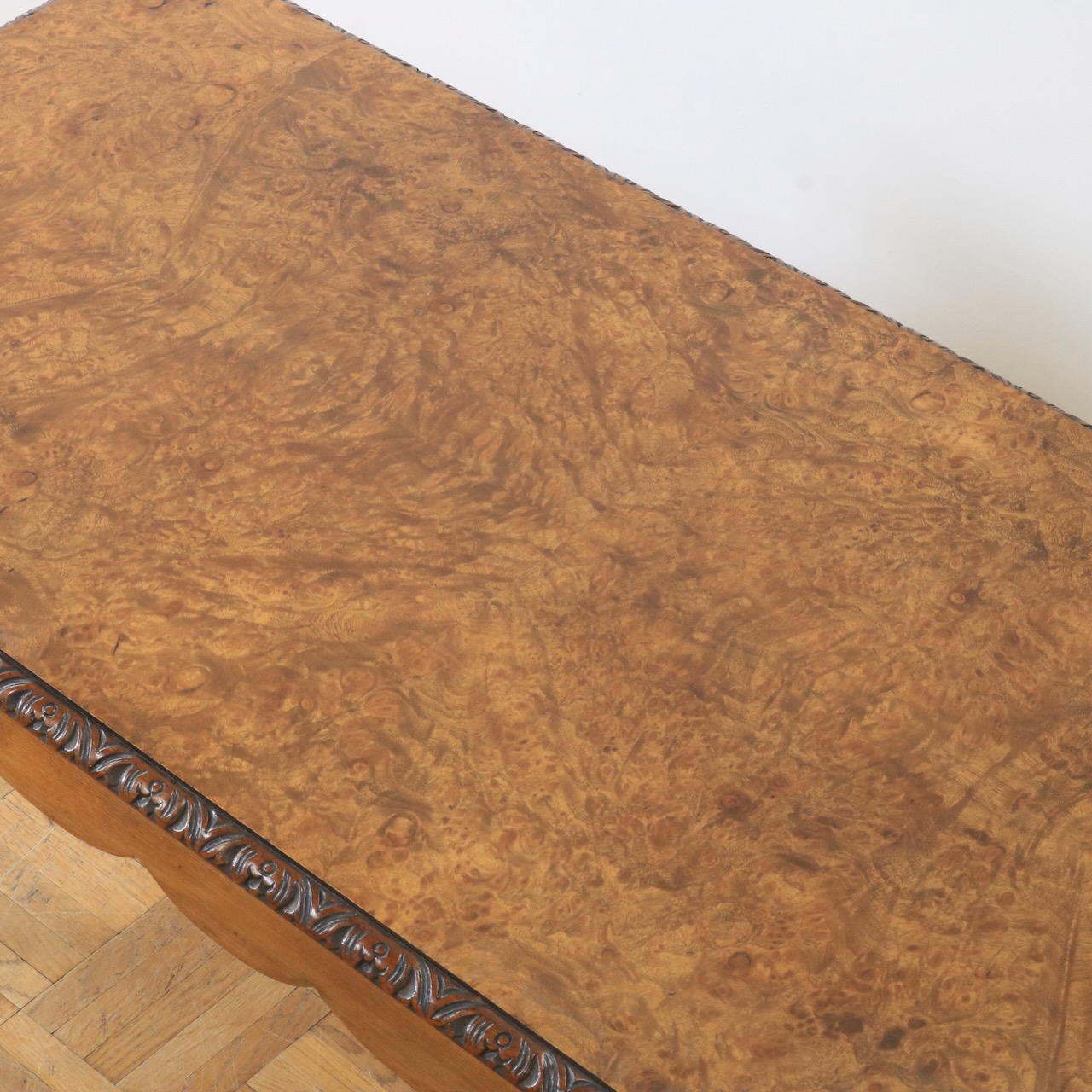 コーヒーテーブル