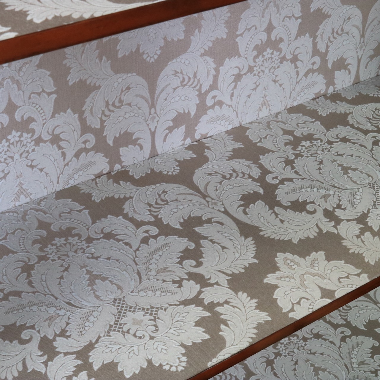 グラスキャビネット