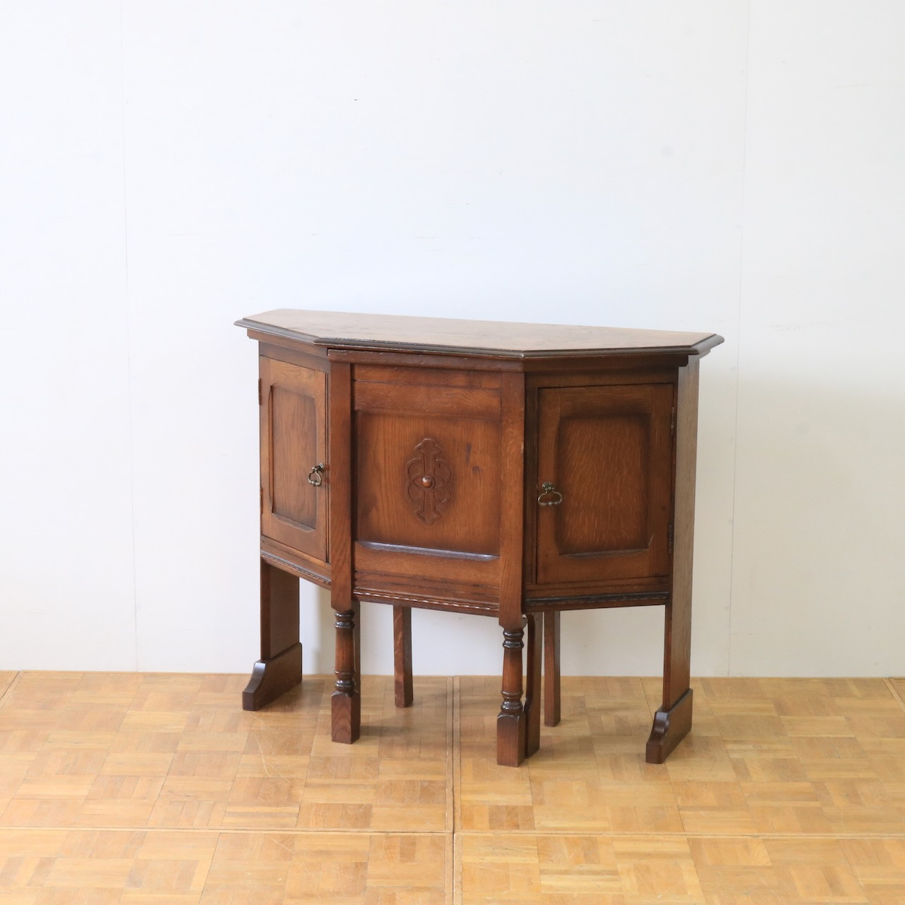 イティングデスク