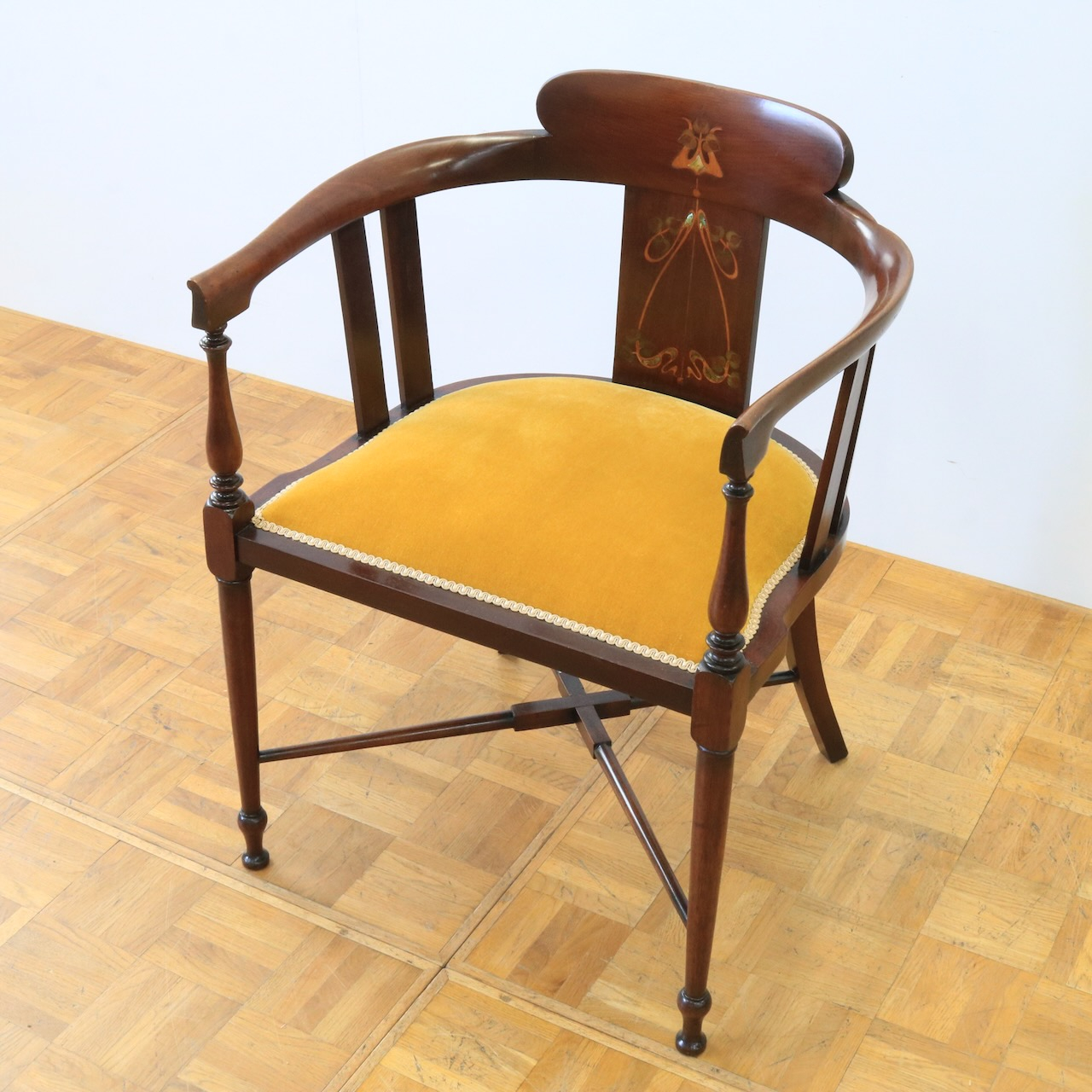 アームチェアー