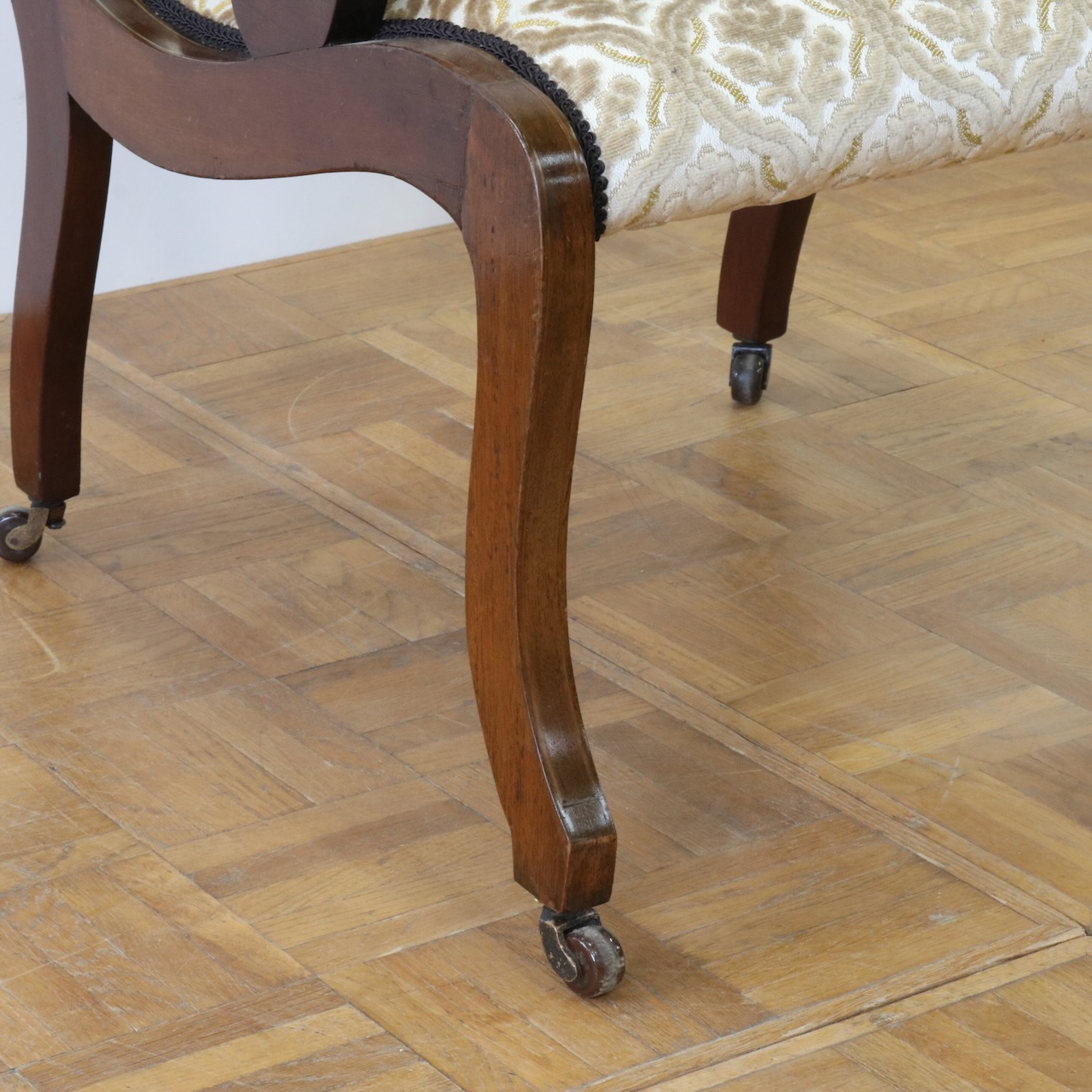 アームチェアー