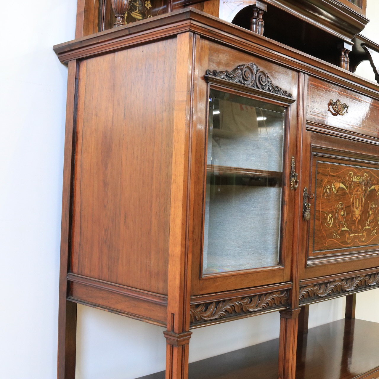 ミラーバックサイドボード