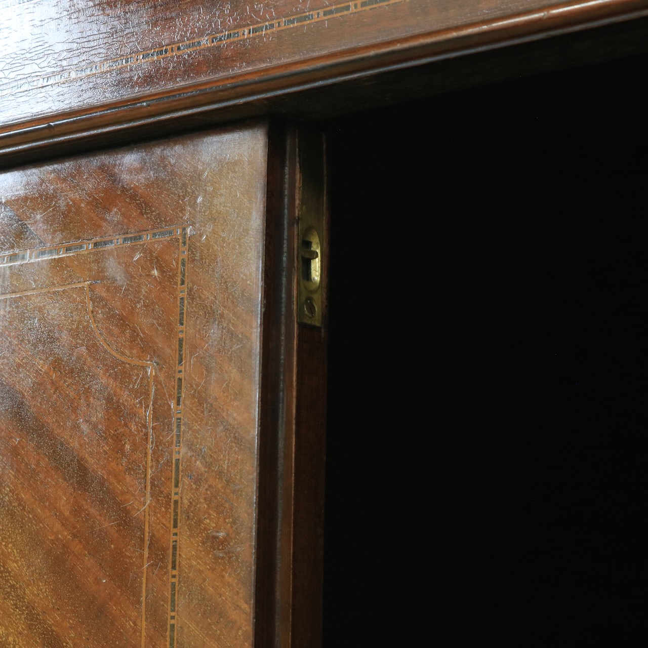 グラスキャビネット