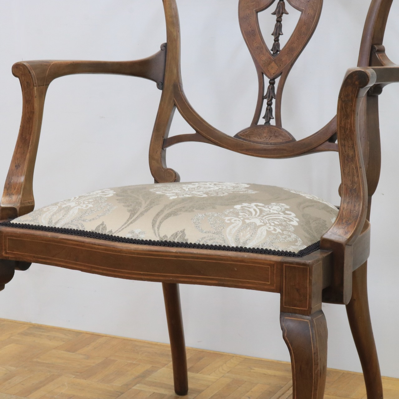 アームチェアー