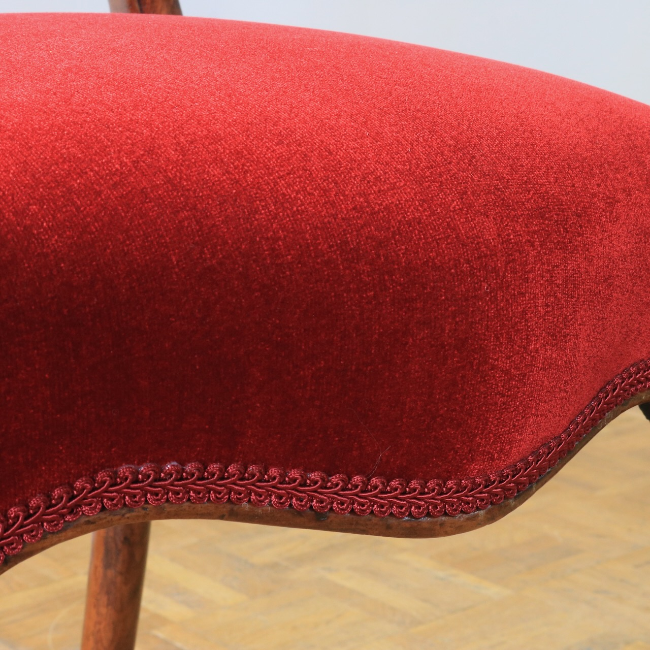 バルーンバックチェアー