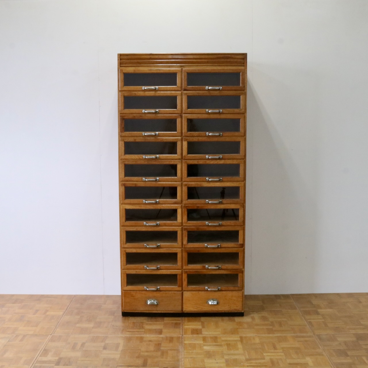 シャツキャビネット