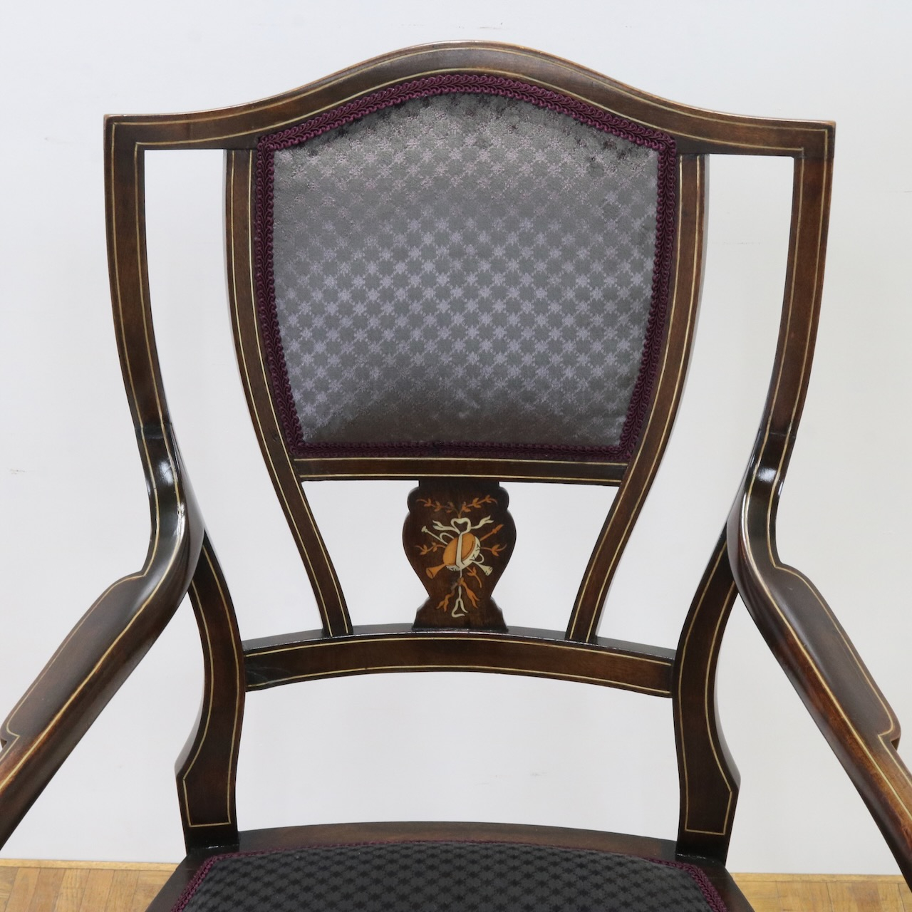 アームチェアー