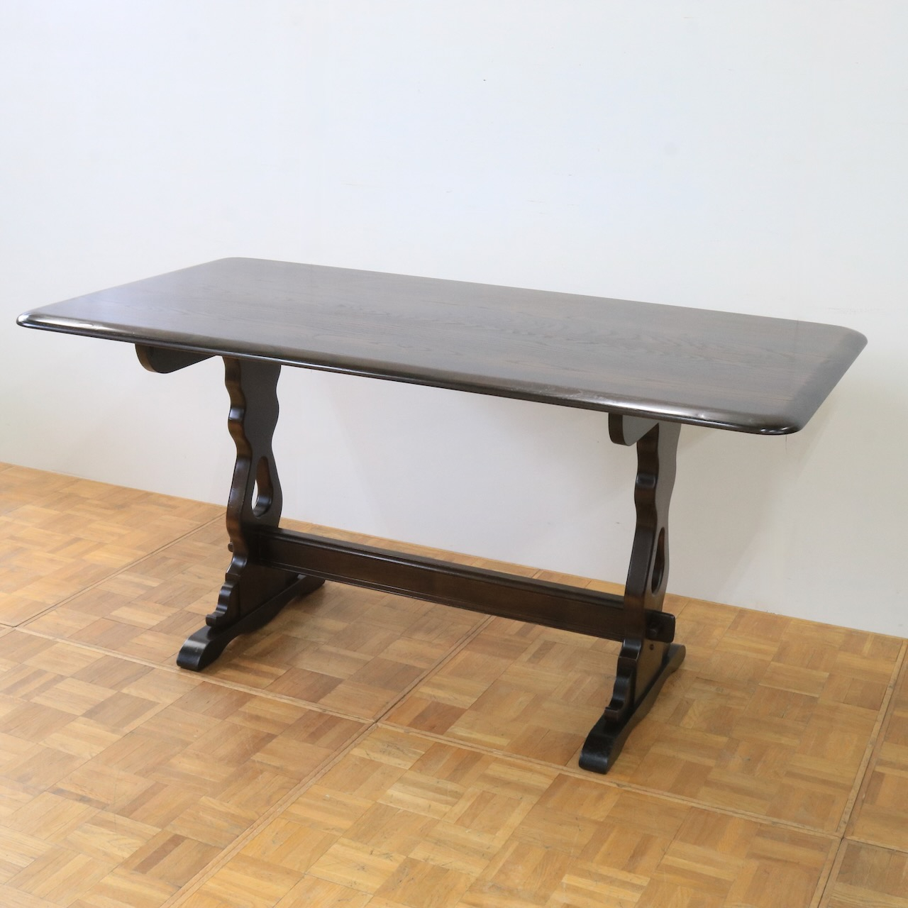 リフェクトリーテーブル