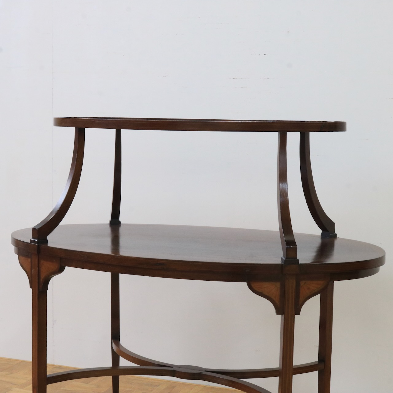 ダムウェイターテーブル