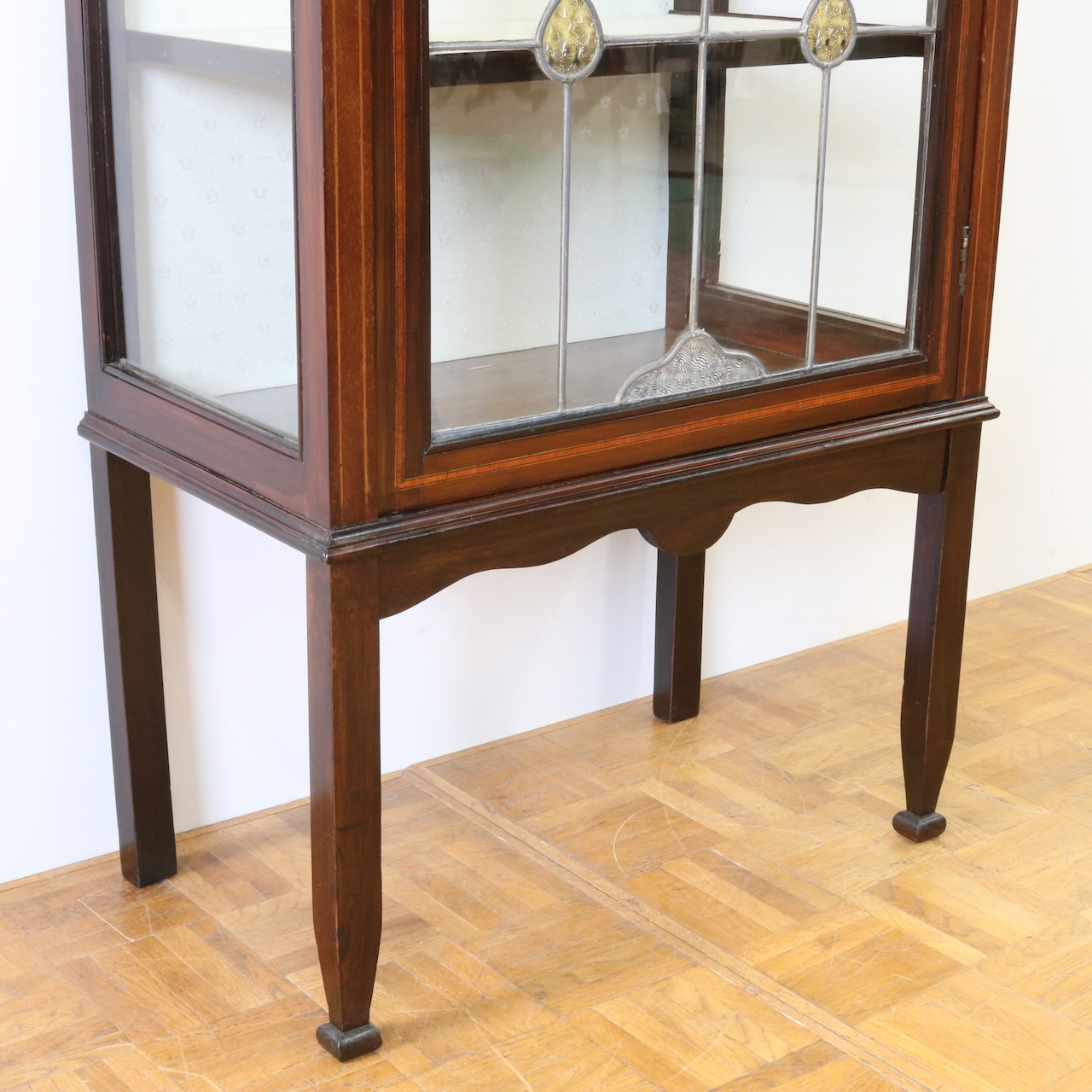 グラスキャビネット